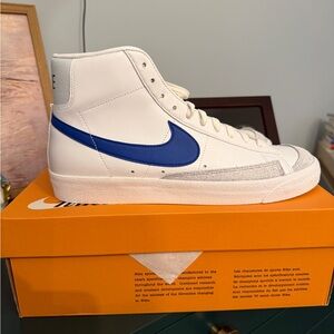 Nike Men's White and Blue Sneakers